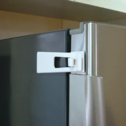 Dreambaby White Plastic Adhesive Appliance Latch 1 pk