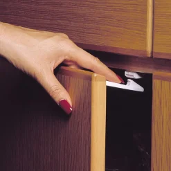Dreambaby White Plastic Cabinet/Drawer Latches 3 pk
