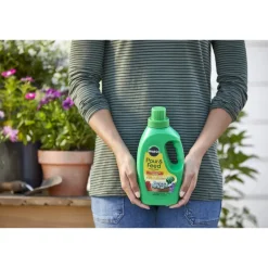 Miracle-Gro Pour & Feed Liquid Plant Food 32 oz