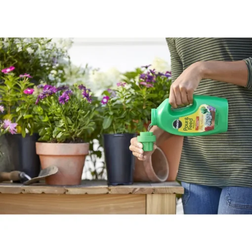 Miracle-Gro Pour & Feed Liquid Plant Food 32 oz