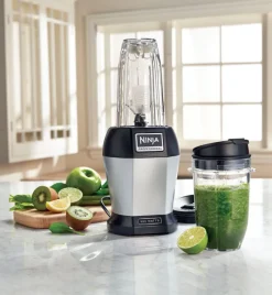 Ninja Black/Silver Metal/Plastic Blender 24 oz 3 speed