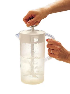 PITCHER 2QT W/COVERWHT