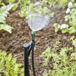 Raindrip Quarter-Circle Drip Irrigation Sprinkler Head 21.8 gph 1 pk